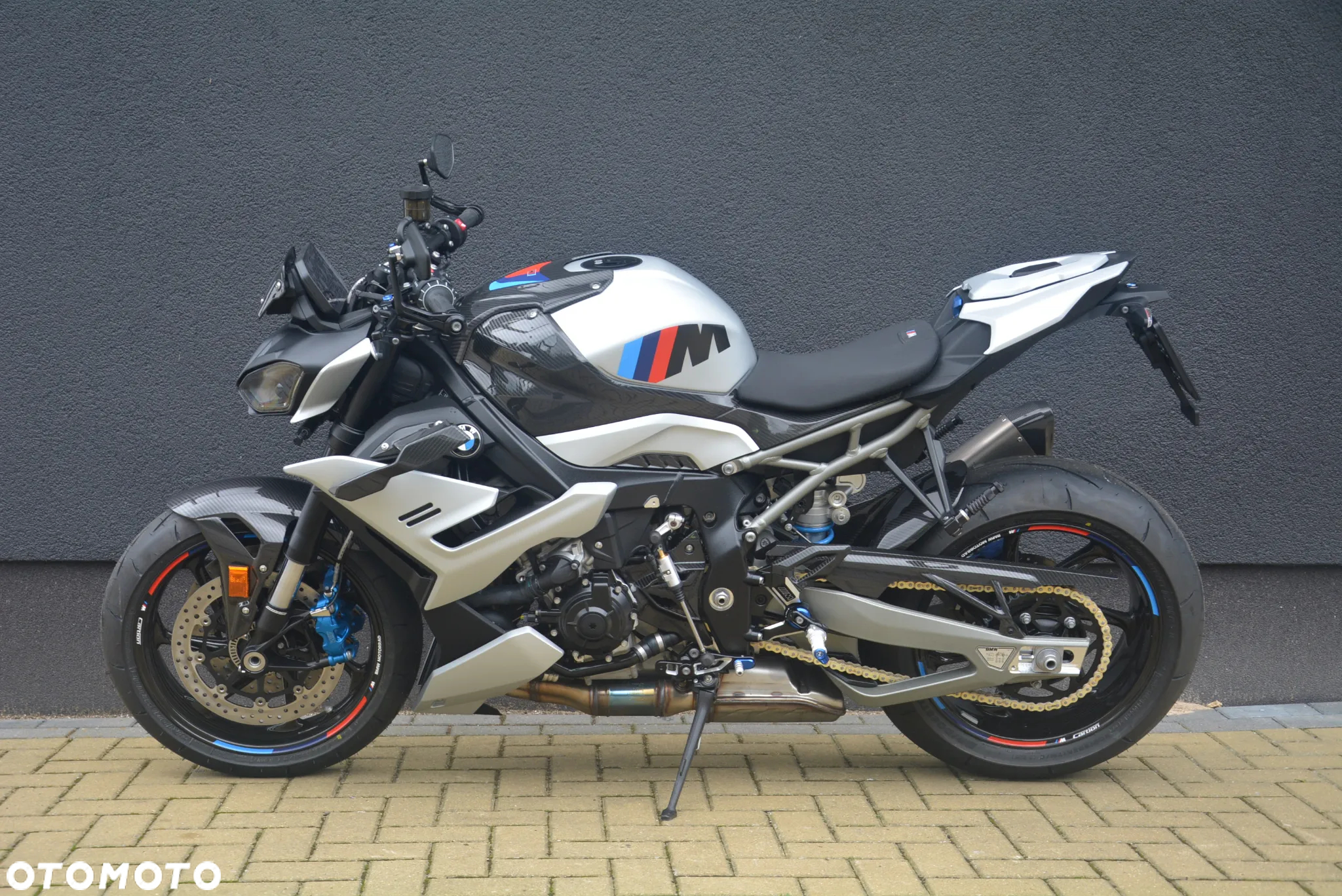 BMW S - 6