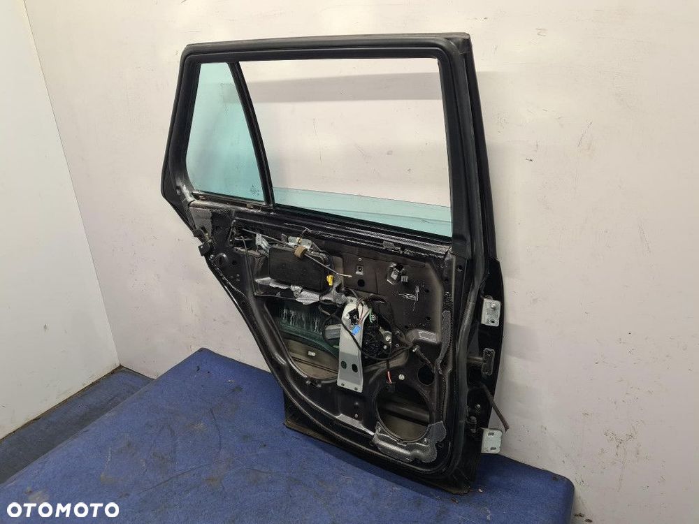 MERCEDES W203 LIFT KOMBI DRZWI TYŁ LEWE 768 - 12