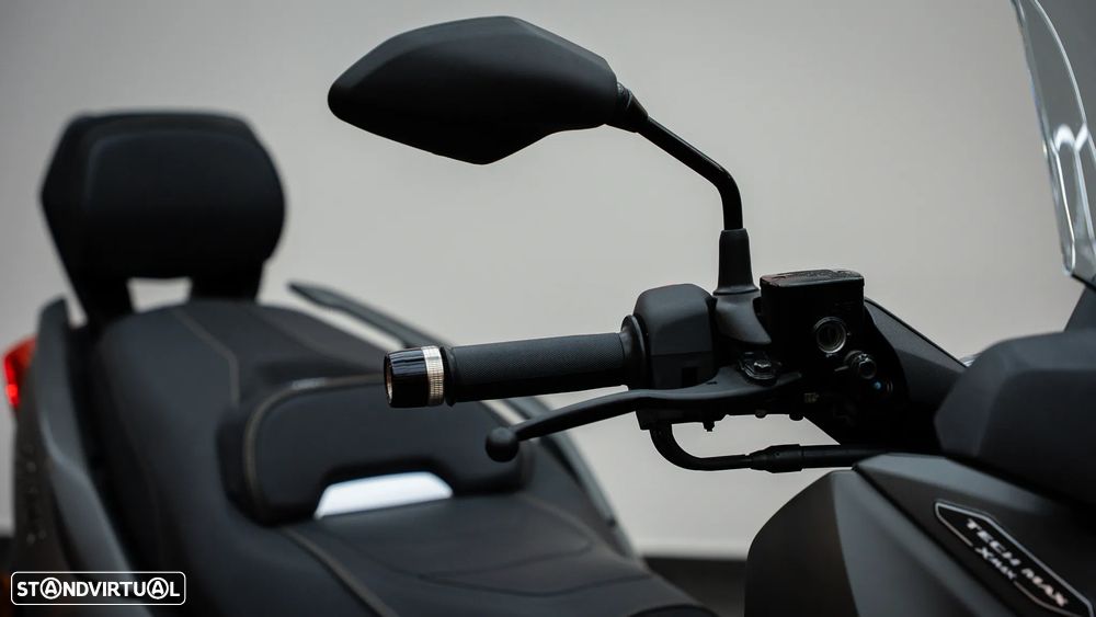 Yamaha X-Max 300 Tech Max - 12