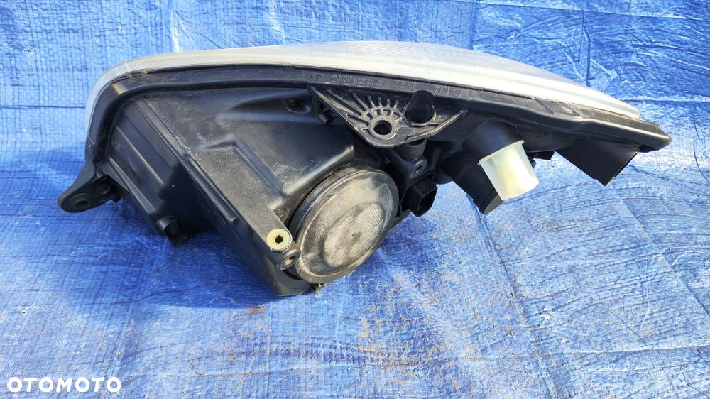 REFLEKTOR LAMPA SOCZEWKA LEWY PRZÓD HELLA EUROPA SKODA FABIA II ROOMSTER 07-10r - 10