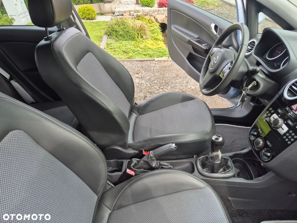 Opel Corsa 1.2 16V Limited Edition - 26