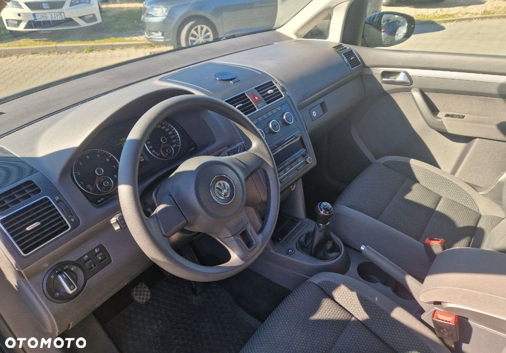 Volkswagen Touran - 12