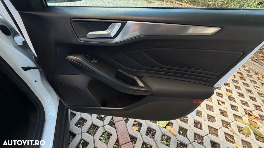 Ford Focus 1.0 EcoBoost Titanium - 26