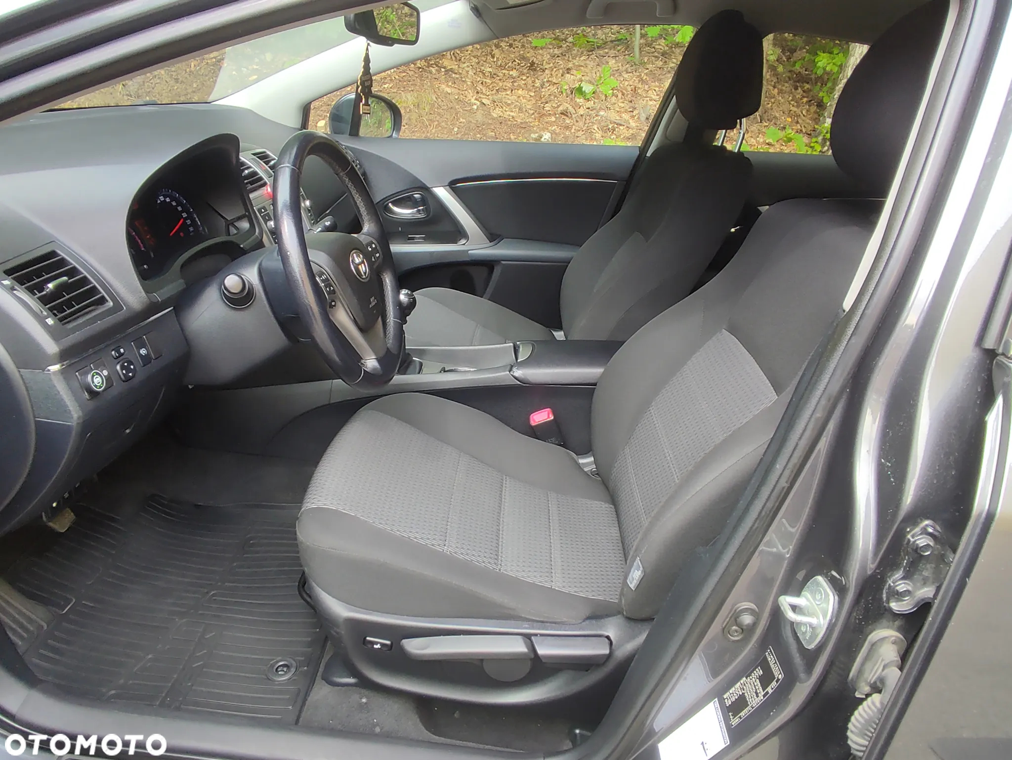 Toyota Avensis 1.8 Premium - 14