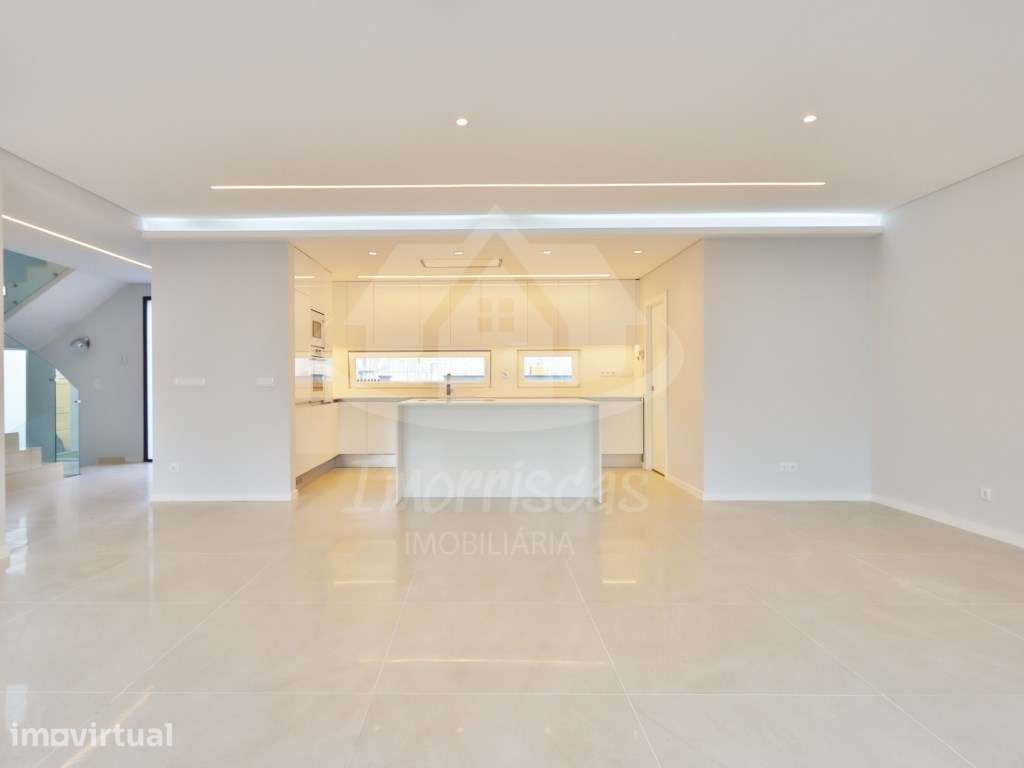 Moradia de Luxo T5 com piscina de água salgada e garagem no Bairro ... - Grande imagem: 5/53