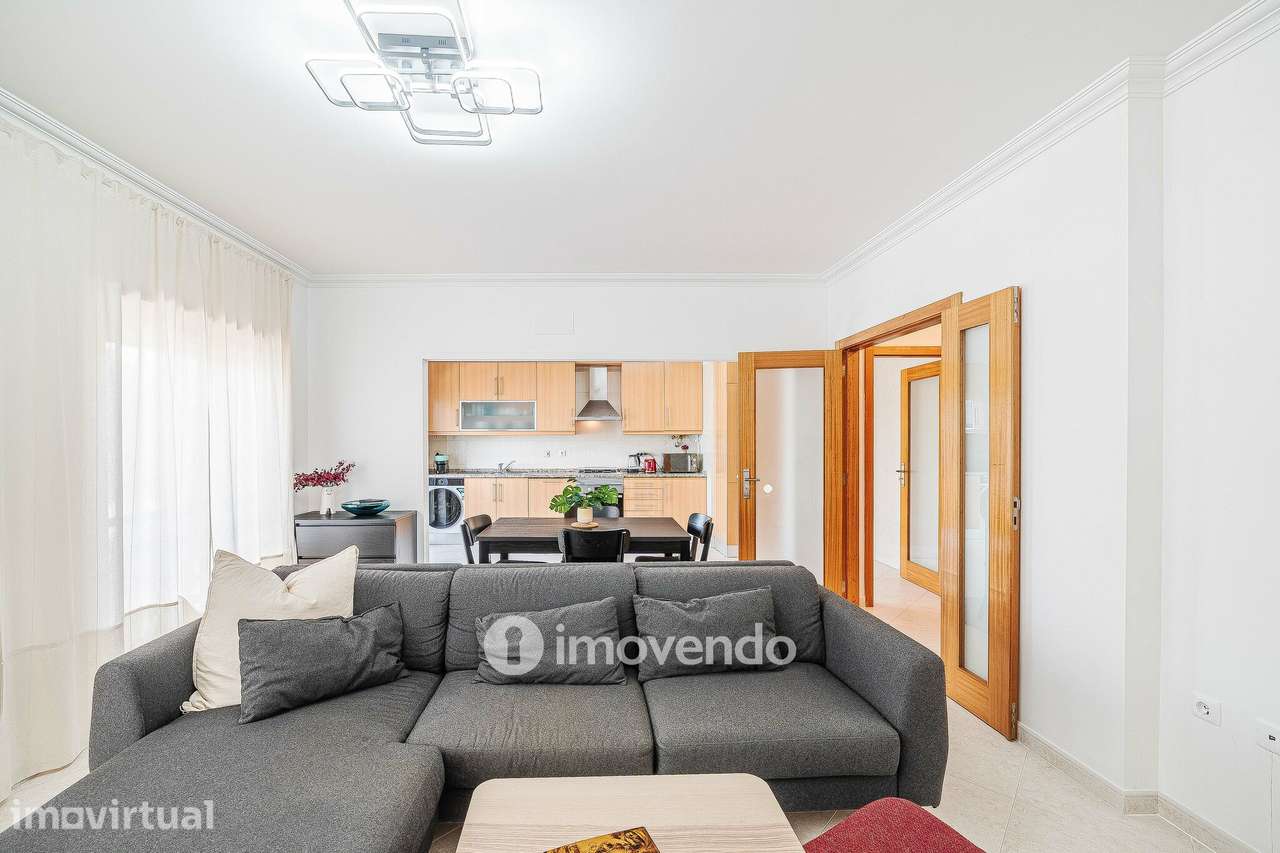 Apartamento T2, com estacionamento e arrecadação, em Vialonga - Grande imagem: 4/50