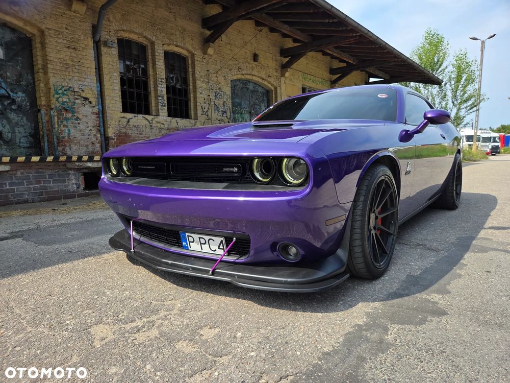 Dodge Challenger - 1