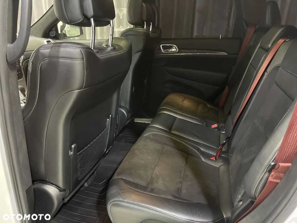 Jeep Grand Cherokee - 16