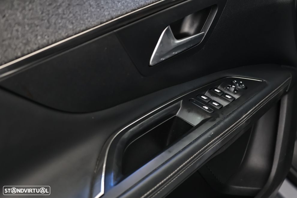 Peugeot 5008 1.5 BlueHDi Allure EAT8 - 25