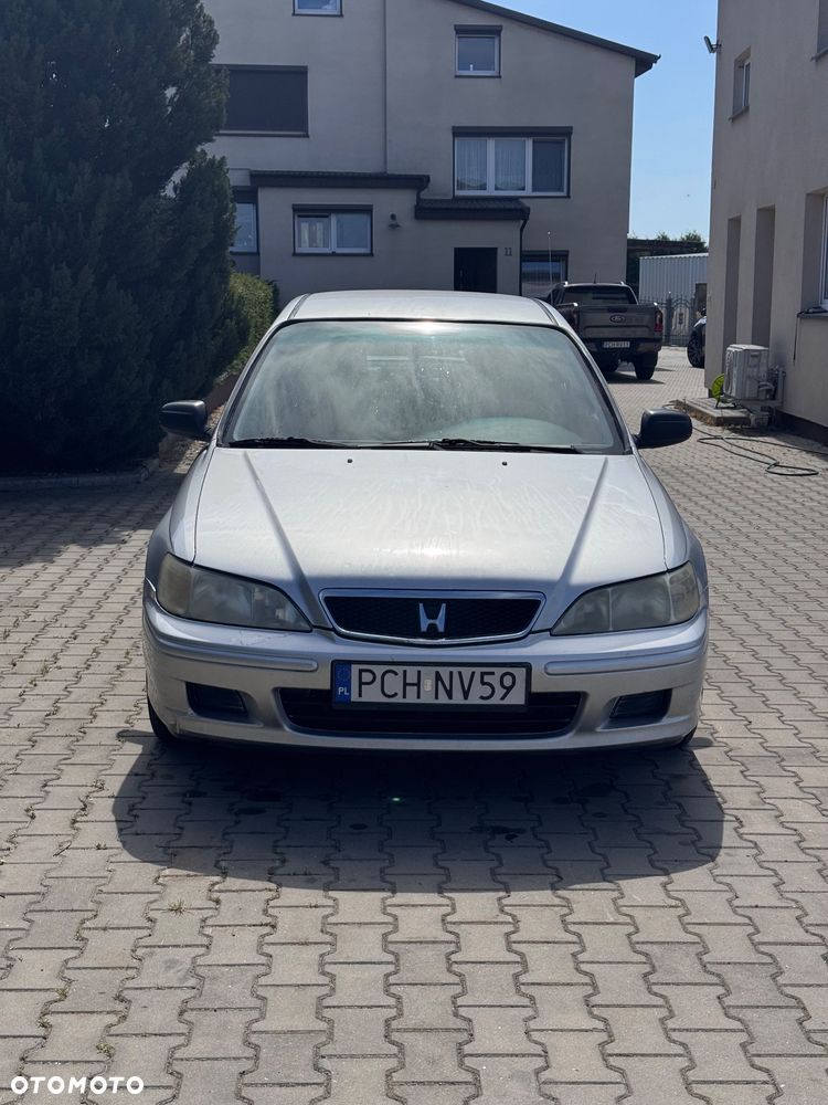 Honda Accord 1.8i LS - 2