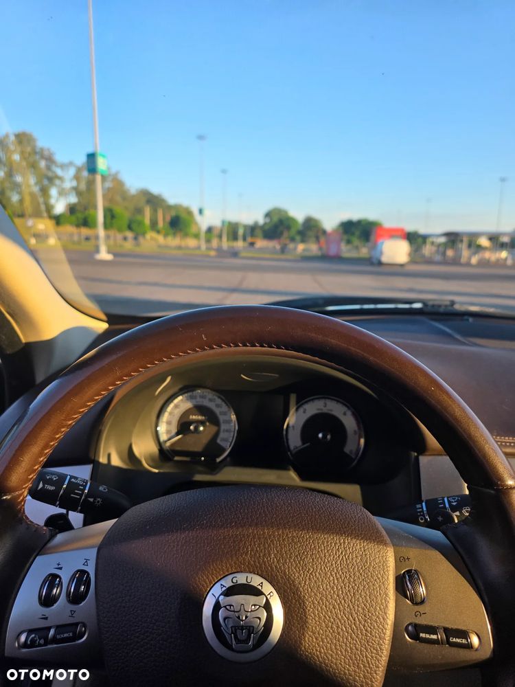 Jaguar XF 3.0 V6 D Premium Luxury - 26
