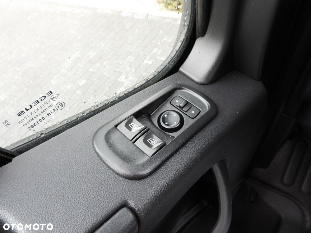 Renault MASTER KONTENER WINDA 8 PALET TEMPOMAT LEDY KLIMATYZACJA  145KM - 28