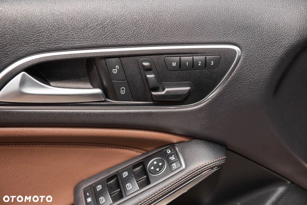 Mercedes-Benz GLA 220 CDI 4Matic 7G-DCT - 16