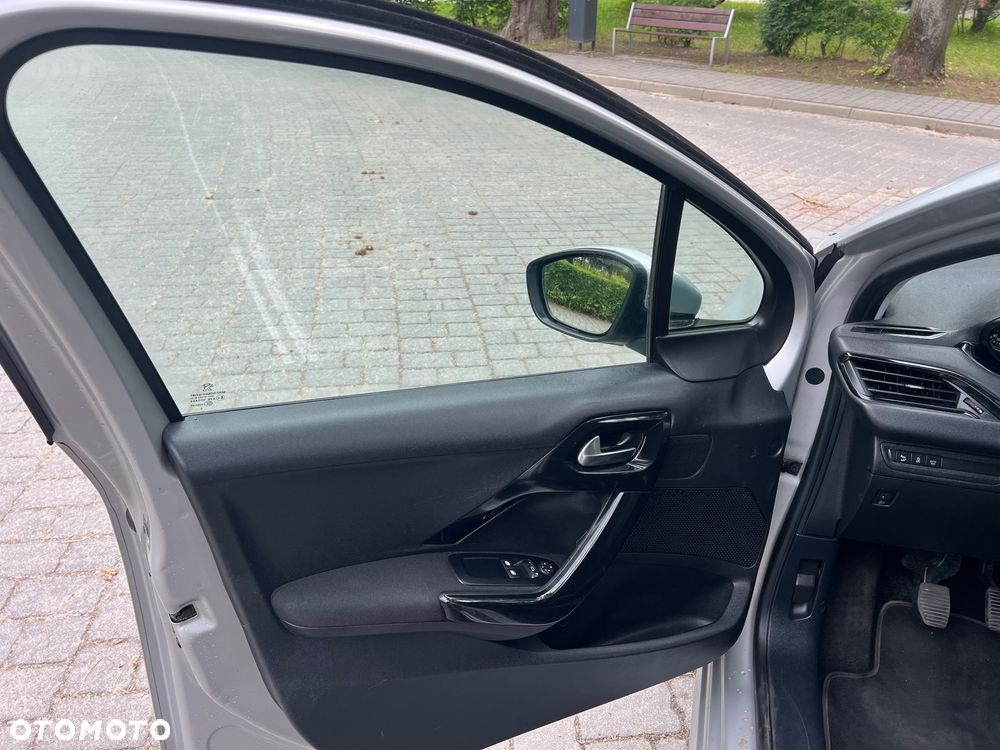 Peugeot 208 Blue-HDi 100 Stop&Start Allure - 10
