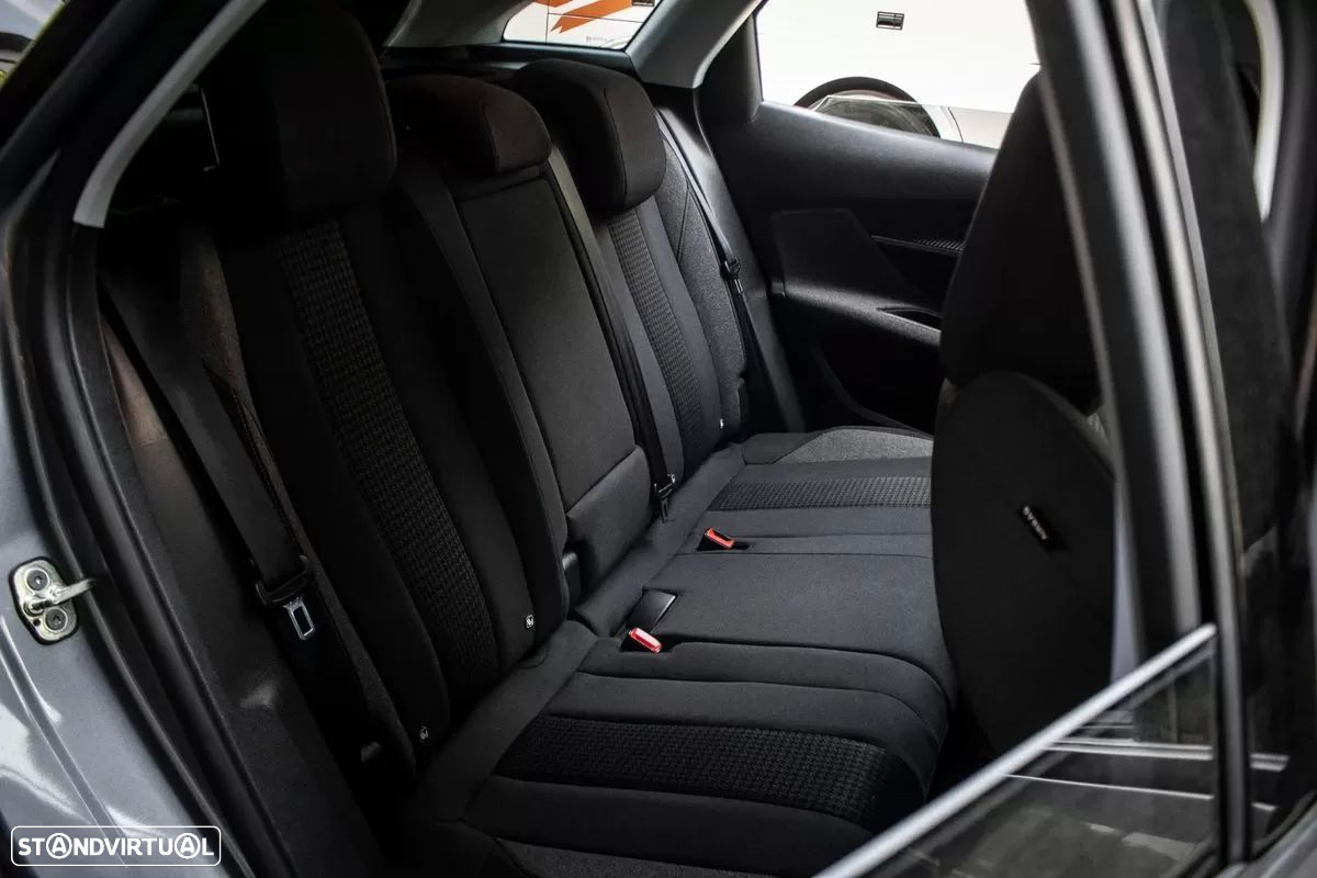 Peugeot 3008 1.2 PureTech Allure EAT8 - 30