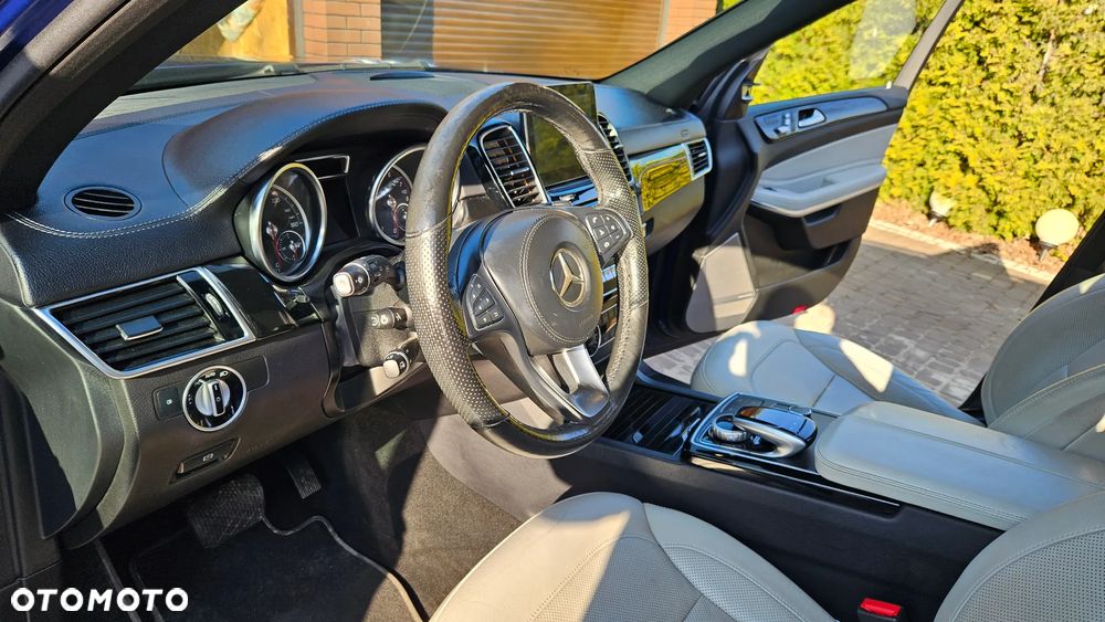 Mercedes-Benz GLS - 22