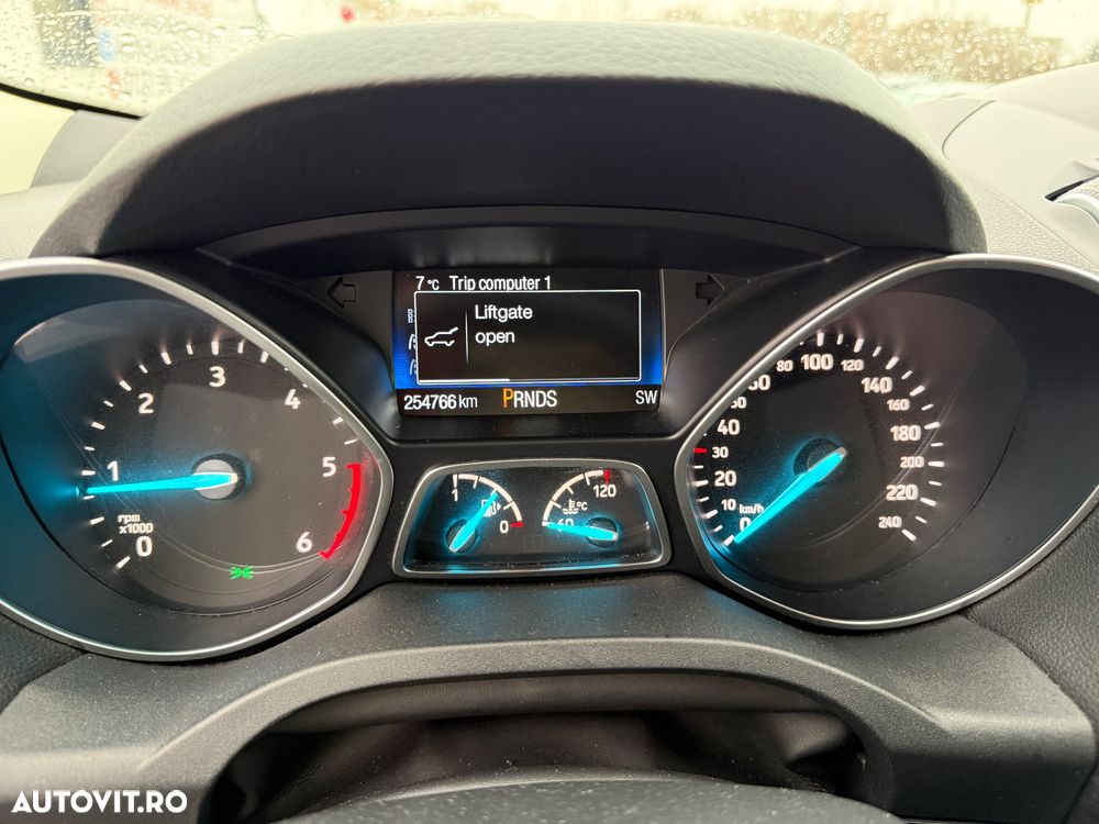 Ford Kuga 2.0 TDCi 4WD Powershift Titanium - 6