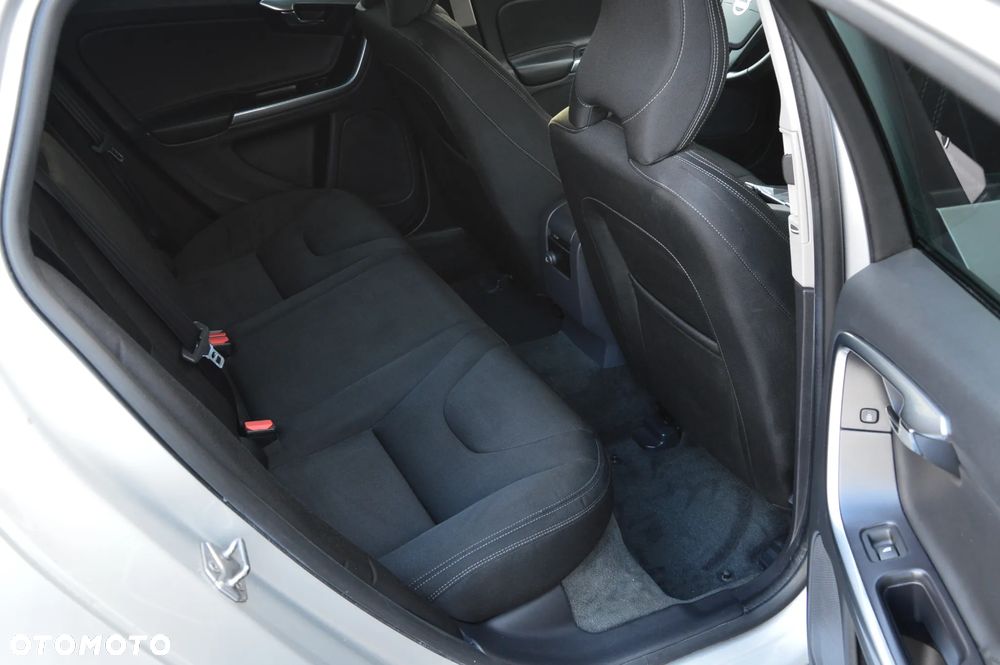 Volvo V60 D4 Geartronic Momentum - 9