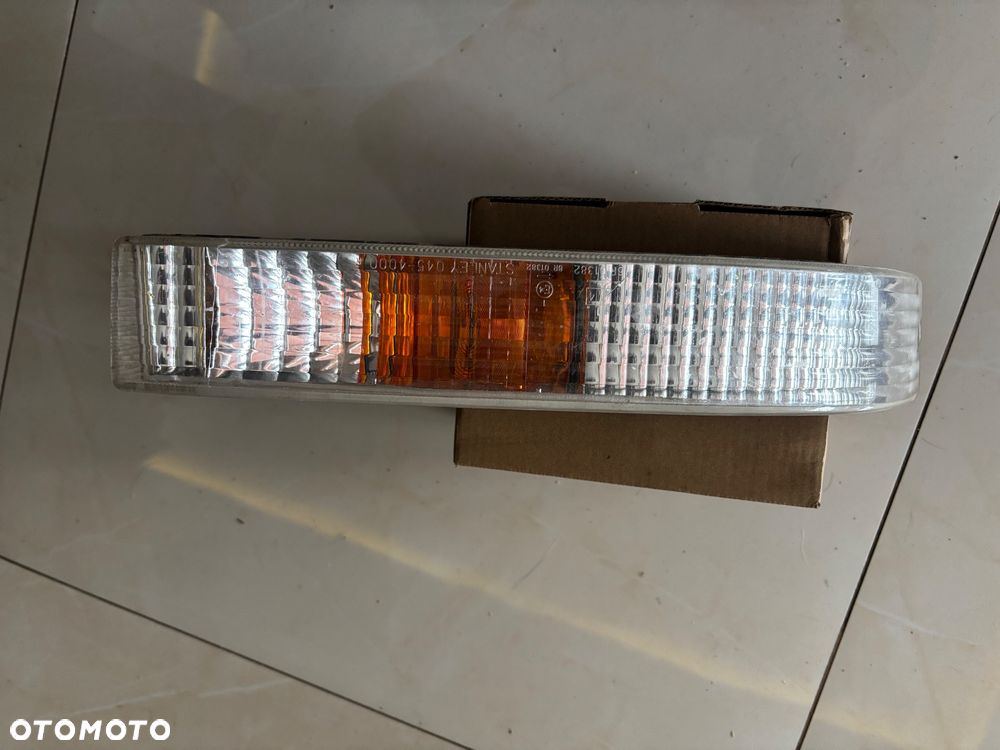 Kierunkowskaz Honda Civic 87-91.Stanley 045-4000. R