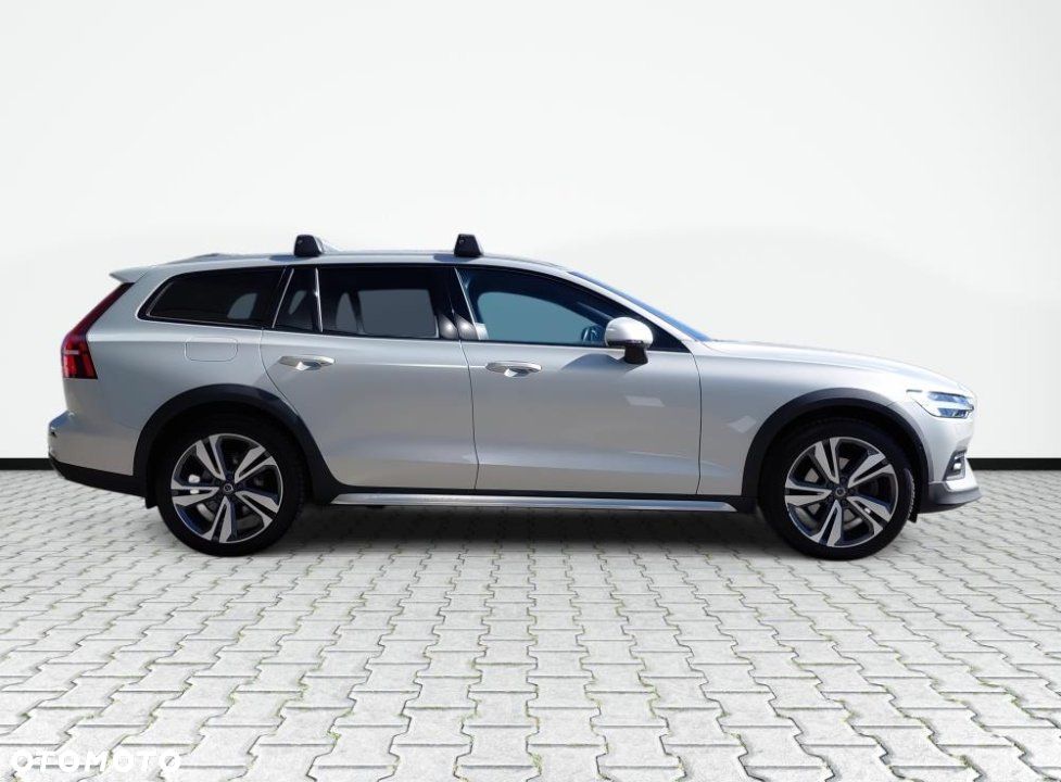 Volvo V60 Cross Country - 4
