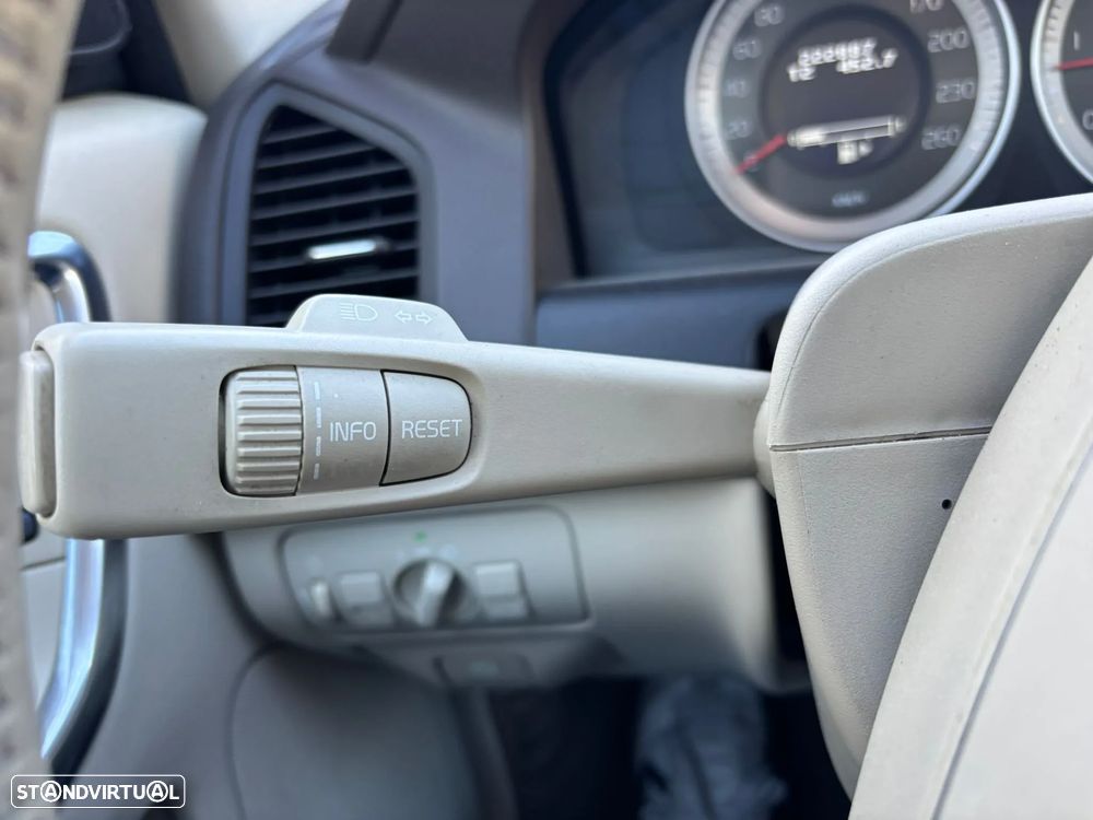 Volvo XC 60 2.0 D3 R-Design Geartronic - 25