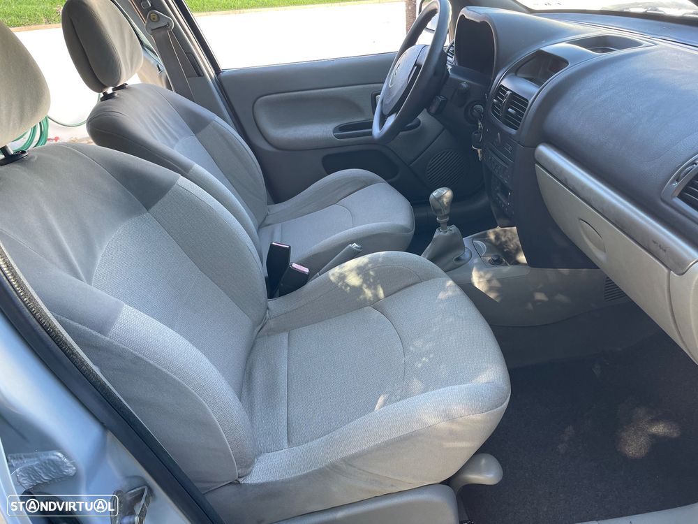 Renault Clio 1.2 16V Privilège - 17