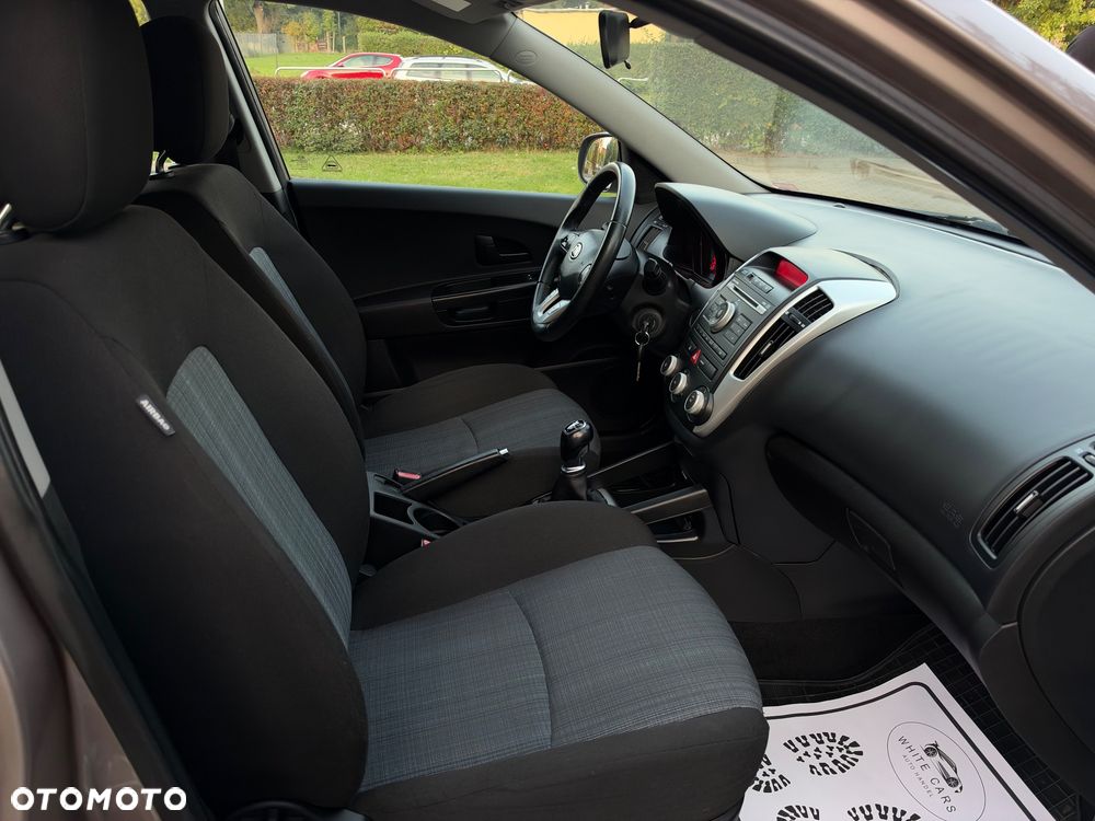 Kia Ceed 1.4 CVVT Dream-Team Edition - 28