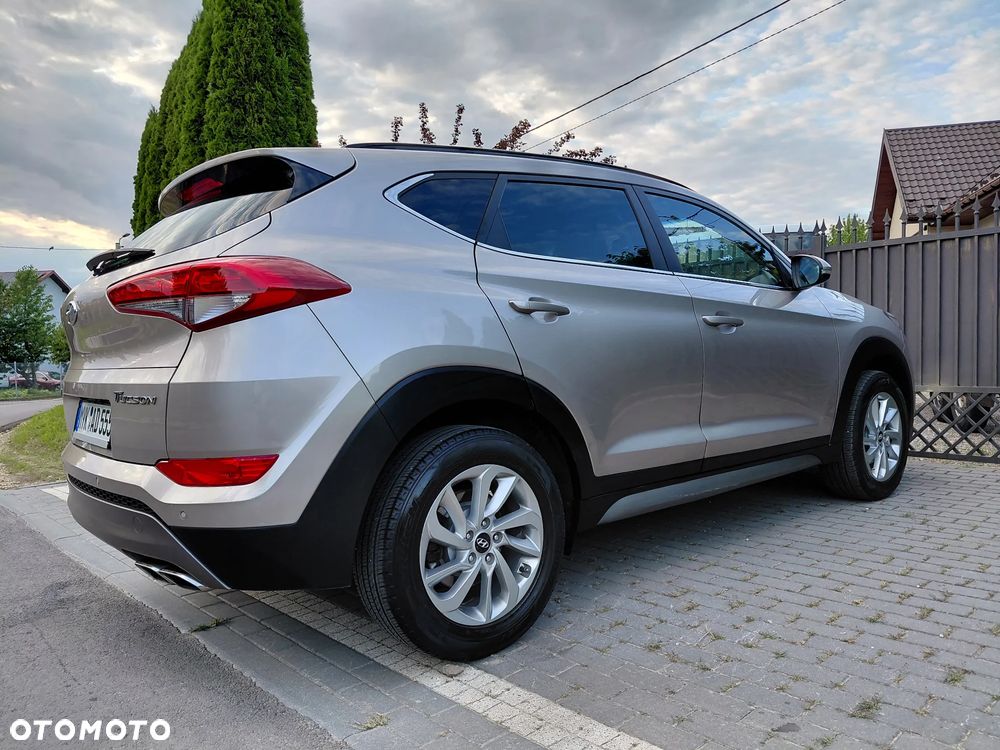 Hyundai Tucson 2.0 CRDI BlueDrive Style 2WD - 22