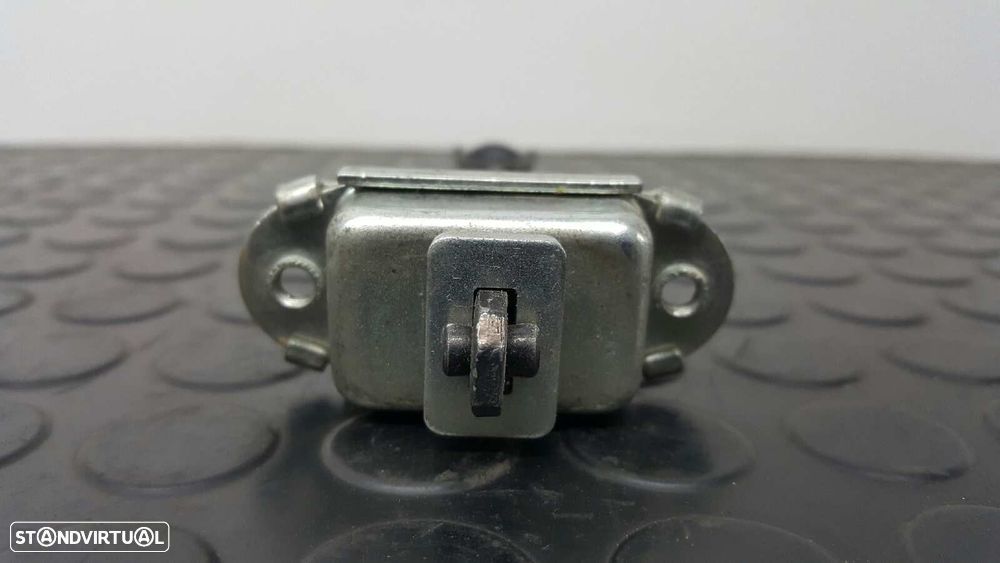 RETENTOR DA PORTA TRASEIRA DIREITA NISSAN QASHQAI (J10) TEKNA - 2