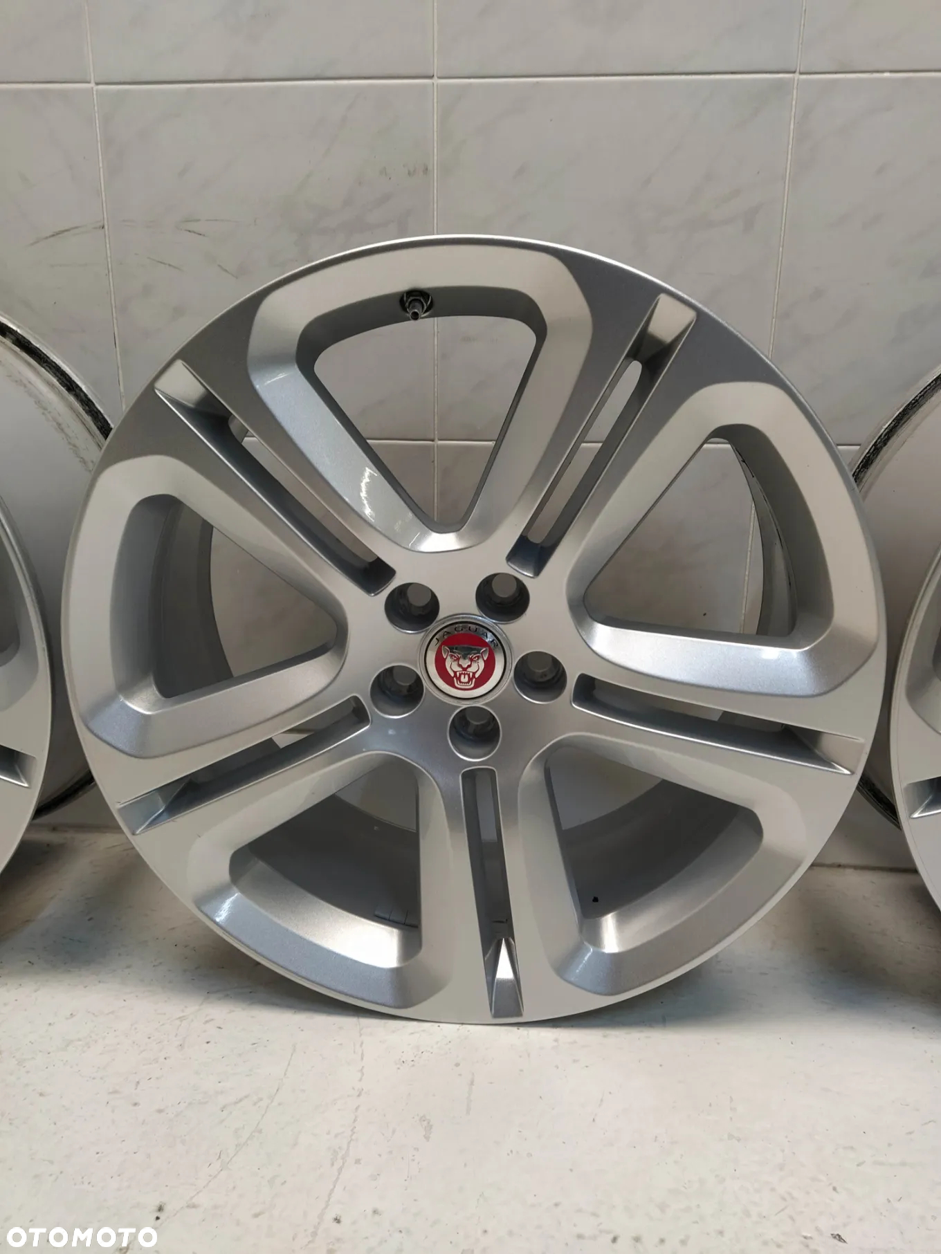 JAGUAR F-PACE X761 8.5X20 ORYGINALNE FELGI ALUMINIOWE R20 ET45 5X108 4XCZUJNIKI TPMS CIŚNIENIA OPON - 6