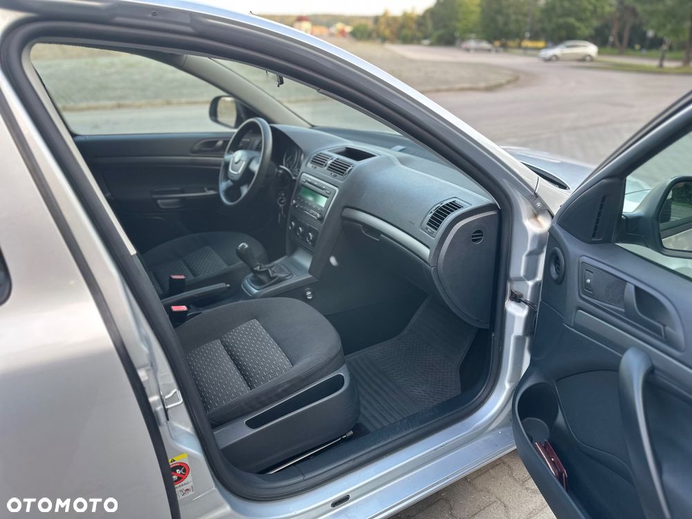 Skoda Octavia 1.6 Ambiente - 10