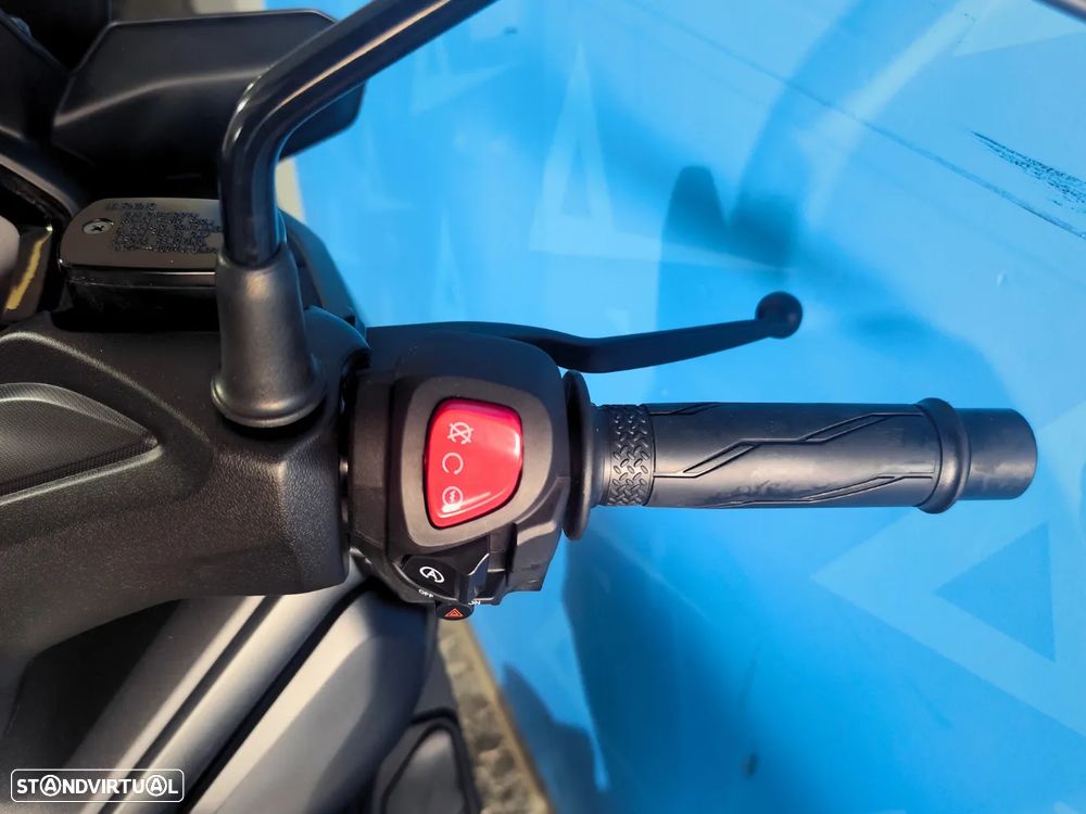 Yamaha X-Max 125 - 8