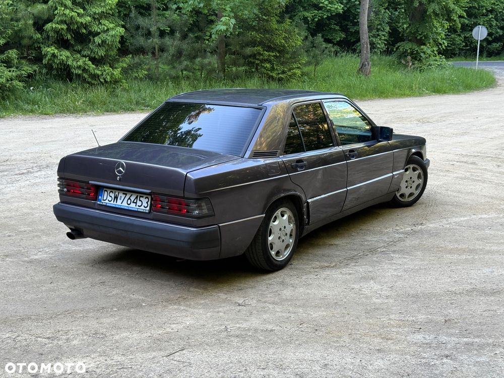 Mercedes-Benz W201 (190) - 11