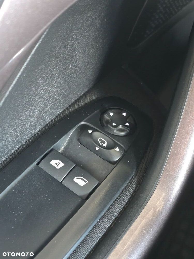 Peugeot 2008 1.6 e-HDi Active S&S - 16