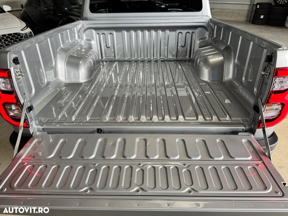 Toyota Hilux 2.8D 204CP 4x4 Double Cab AT MHEV Invincible - 20