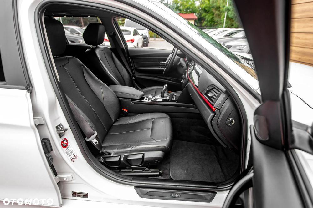 BMW Seria 3 320i Modern Line - 23