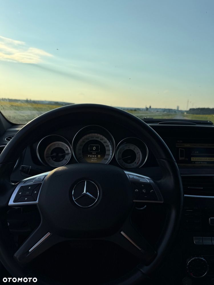 Mercedes-Benz Klasa C 180 BlueEFFICIENCY 7G-TRONIC Elegance - 14