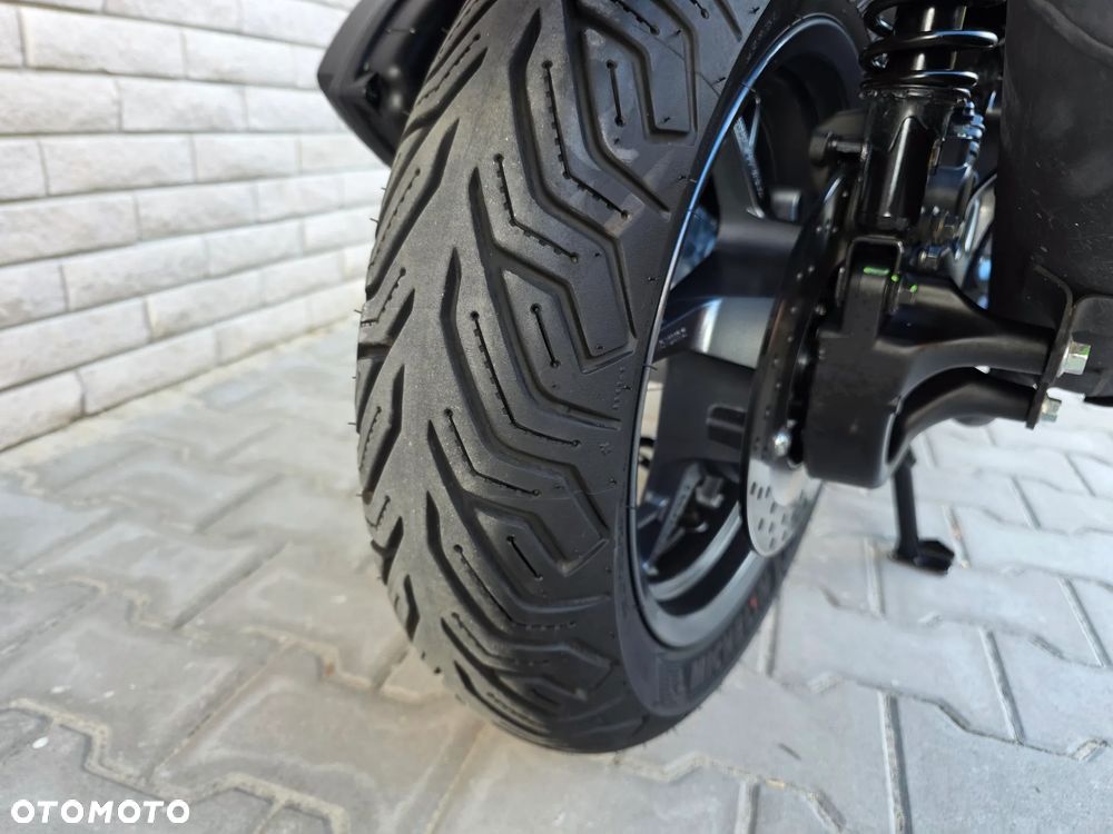 Yamaha X-max - 16
