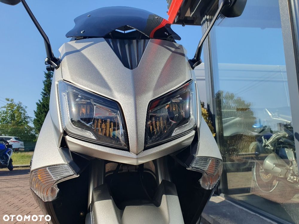 Yamaha Tmax - 25