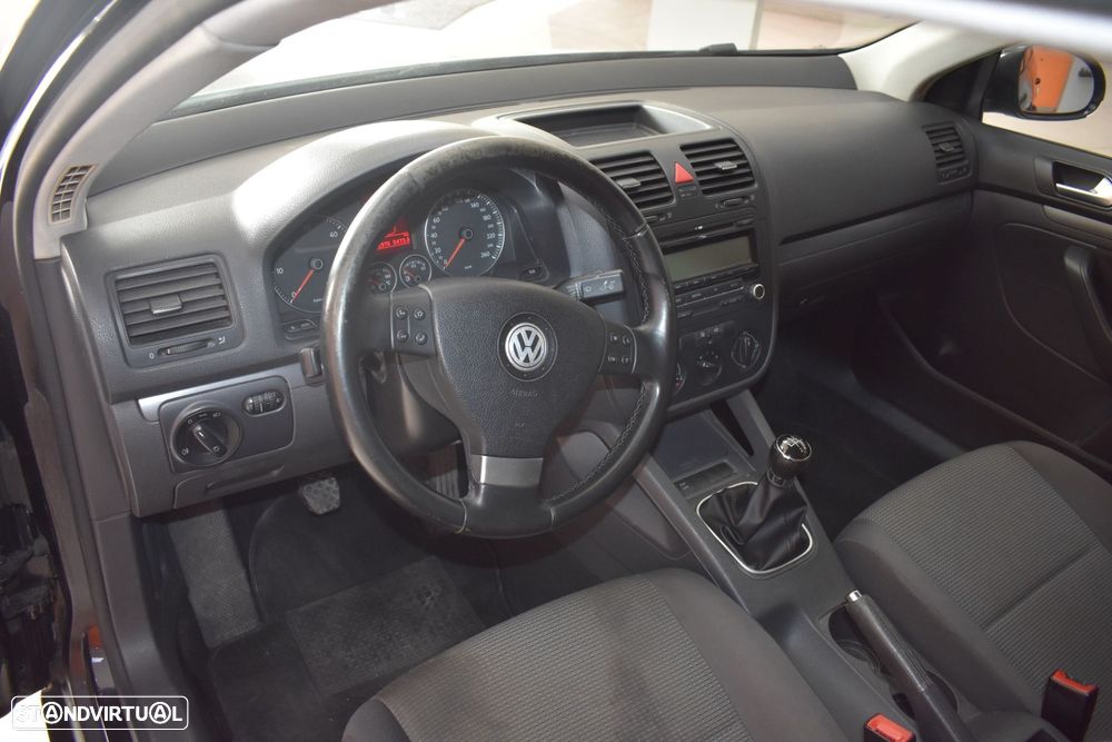VW Jetta 1.9 TDi BlueM. Confortline - 24