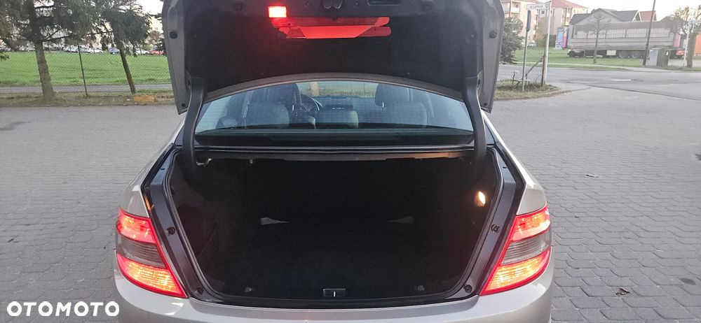 Mercedes-Benz Klasa C ver-180-blueefficiency-7g--tronic-avantgarde - 37