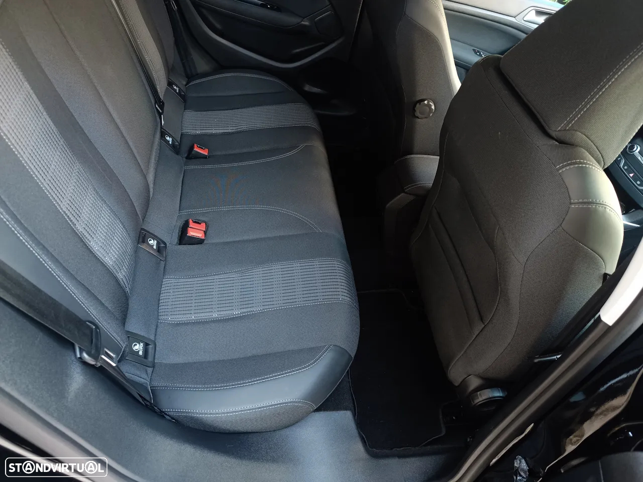 Peugeot 308 1.2 PureTech Allure EAT8 - 28