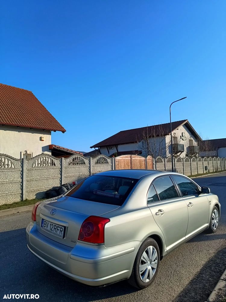 Toyota Avensis 2.0 D4D Sdn. Terra - 2