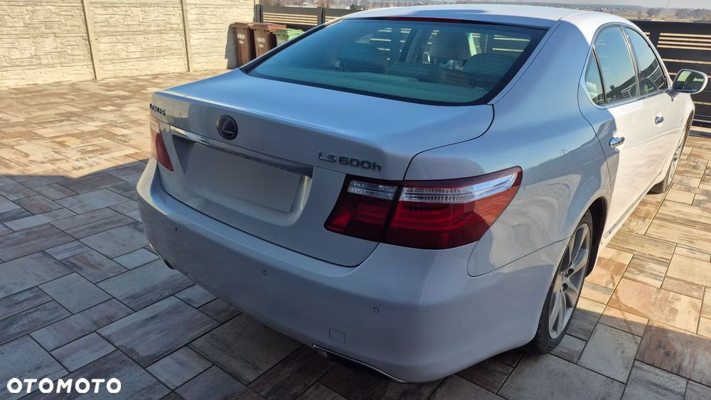 Lexus LS - 1