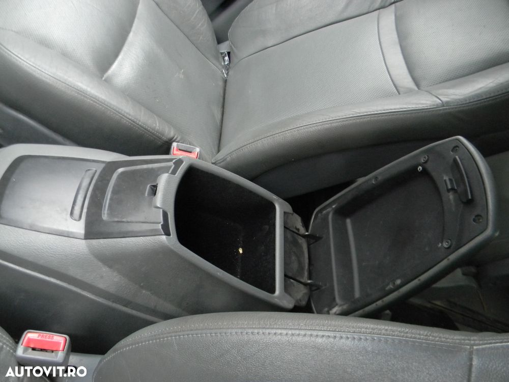 Dezmembrari  Ssangyong RODIUS  2005  > 0000 2.7 Xdi Motorina - 22