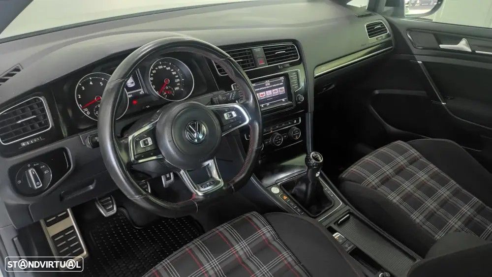 VW Golf - 18