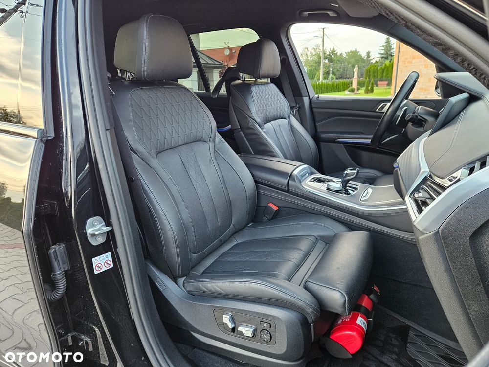 BMW X5 M50i - 8
