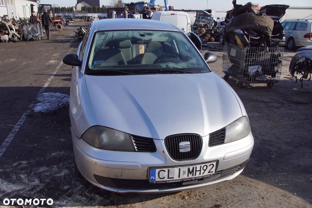 Auto na części - Seat Ibiza III 1.2 12V 64 KM AZQ GSB LS7N 2003R Silnik Skrzynia Drzwi Maska Klapa Zderzak Błotnik Szyba Lusterko Klamka Lampa Deska Kokpit Sterownik Moduł Czujnik Licznik Panel Kierownica - 8