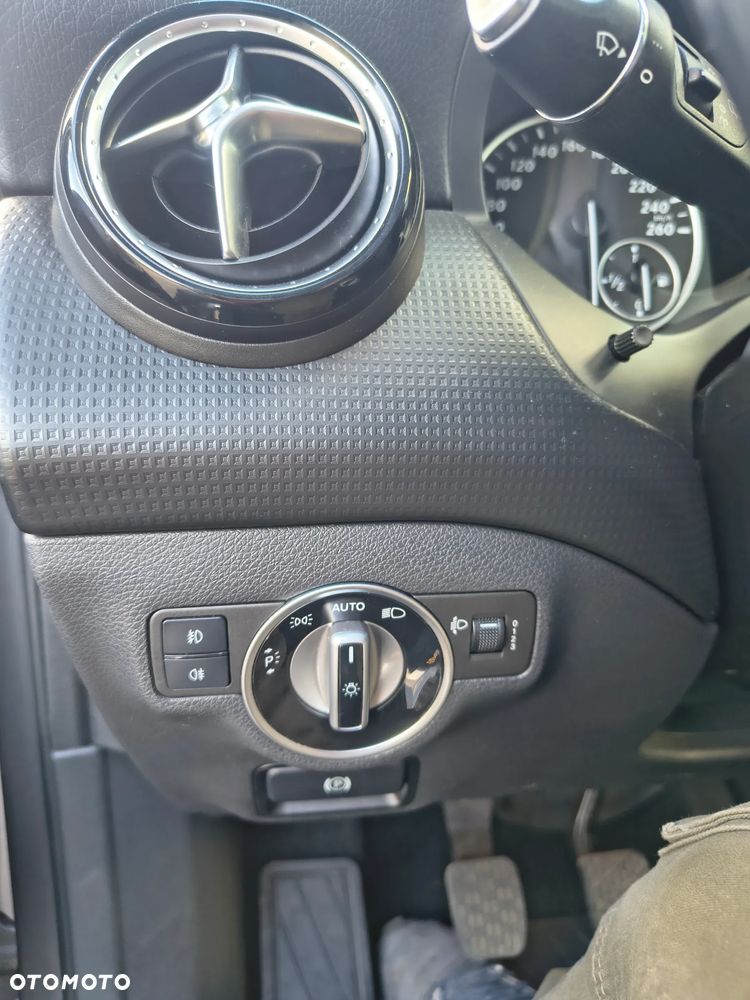 Mercedes-Benz Klasa A 180 (BlueEFFICIENCY) - 14