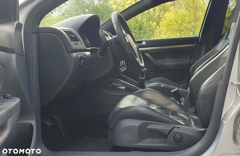 Volkswagen Golf - 22